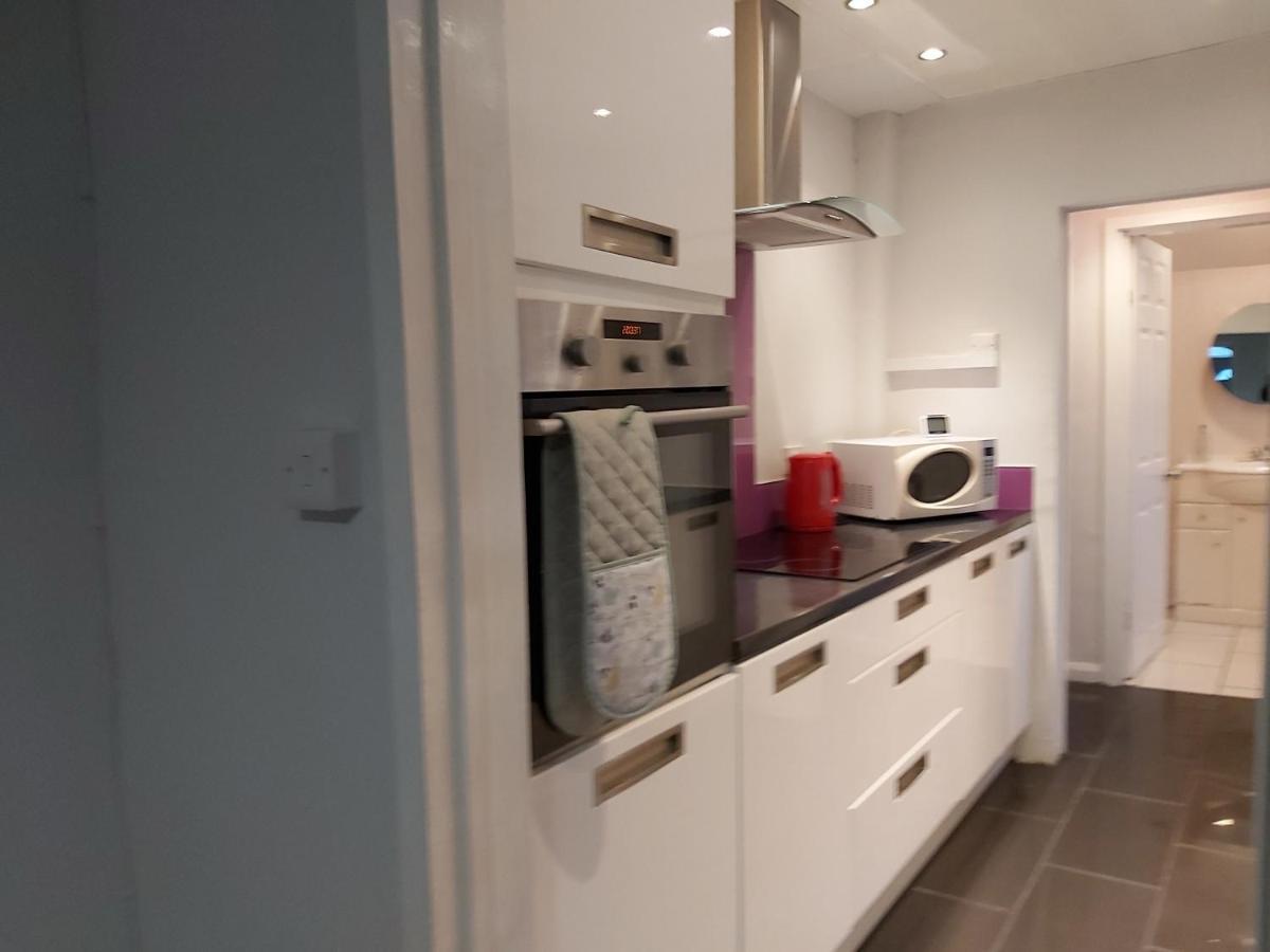 Pearson House - Huku Kwetu 3 Bedroom End Of Terrance House - Family And Business Group Self Catering Accommodation -Huku Kwetu Nottingham Exteriér fotografie