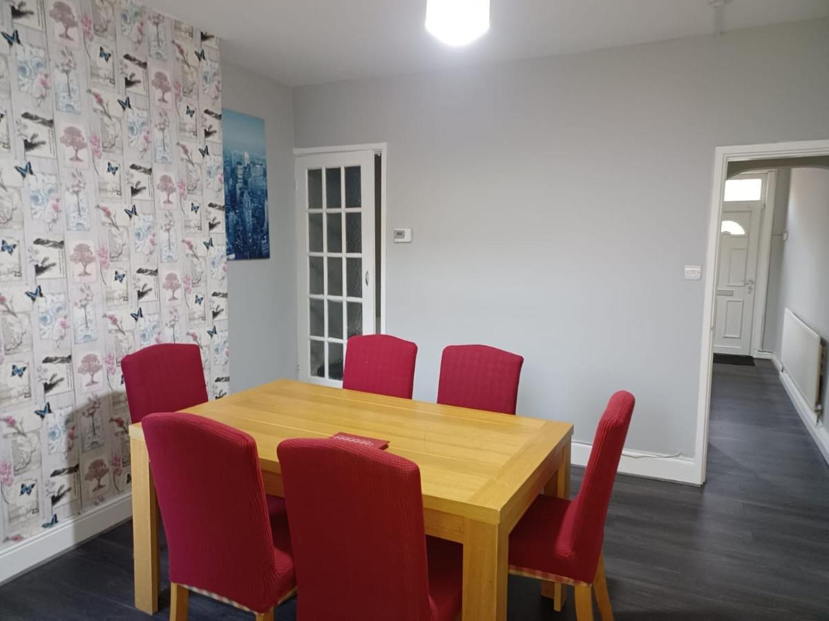 Pearson House - Huku Kwetu 3 Bedroom End Of Terrance House - Family And Business Group Self Catering Accommodation -Huku Kwetu Nottingham Exteriér fotografie